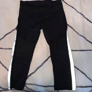 Black leopard mesh Lululemon Crop